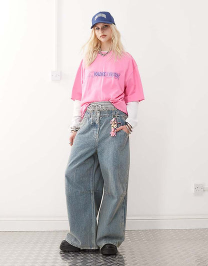https://images.asos-media.com/products/collusion-x007-xl-baggy-jeans-with-back-print-in-light-wash/208016355-2?$n_750w$&wid=750&fit=constrain