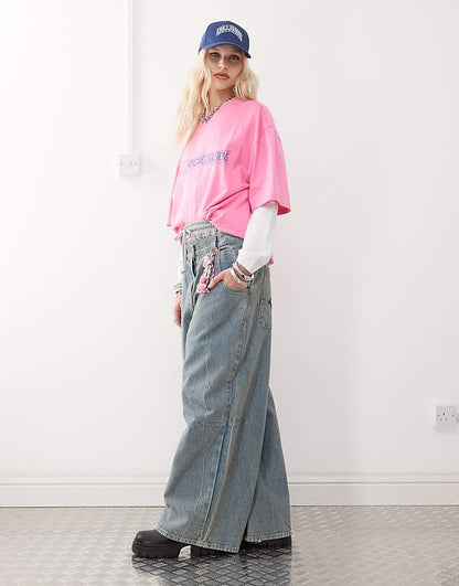 https://images.asos-media.com/products/collusion-x007-xl-baggy-jeans-with-back-print-in-light-wash/208016355-3?$n_750w$&wid=750&fit=constrain