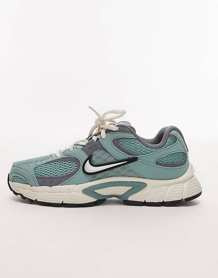 https://images.asos-media.com/products/nike-v5-rnr-sneakers-in-ivory-gray/208019312-2?$n_750w$&wid=750&fit=constrain