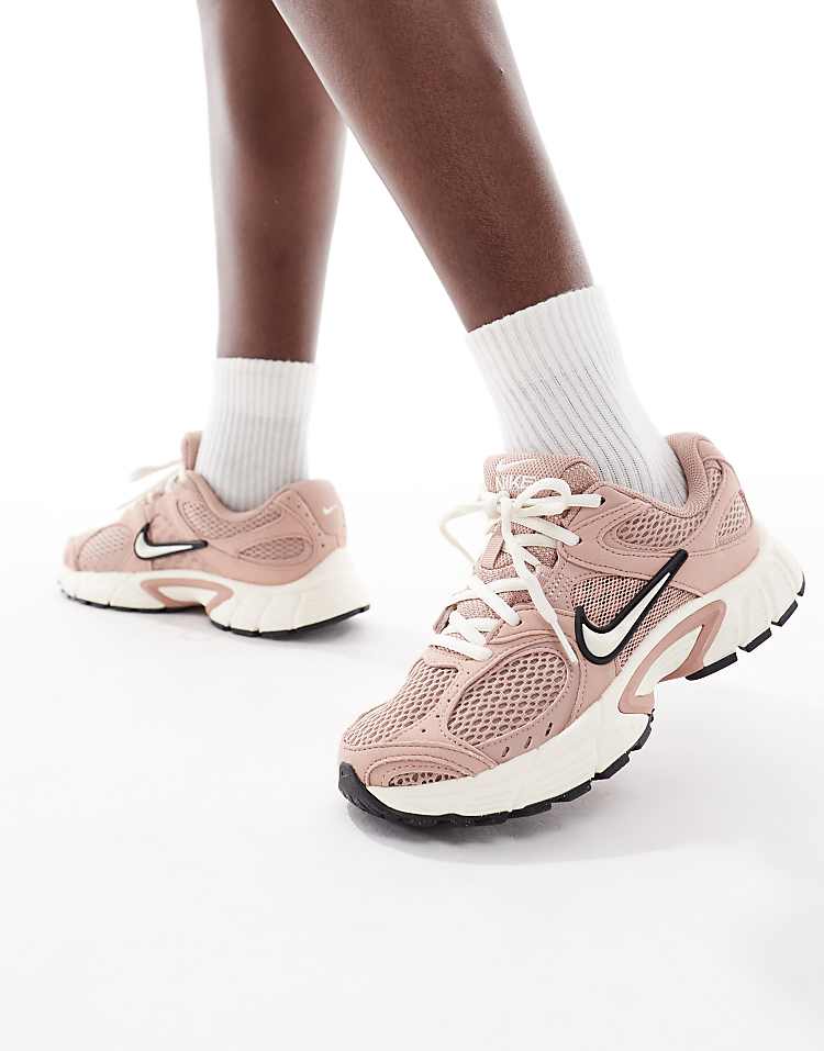 https://images.asos-media.com/products/nike-v5-rnr-sneakers-in-pink-ivory/208019344-1-brightpink?$n_750w$&wid=750&fit=constrain