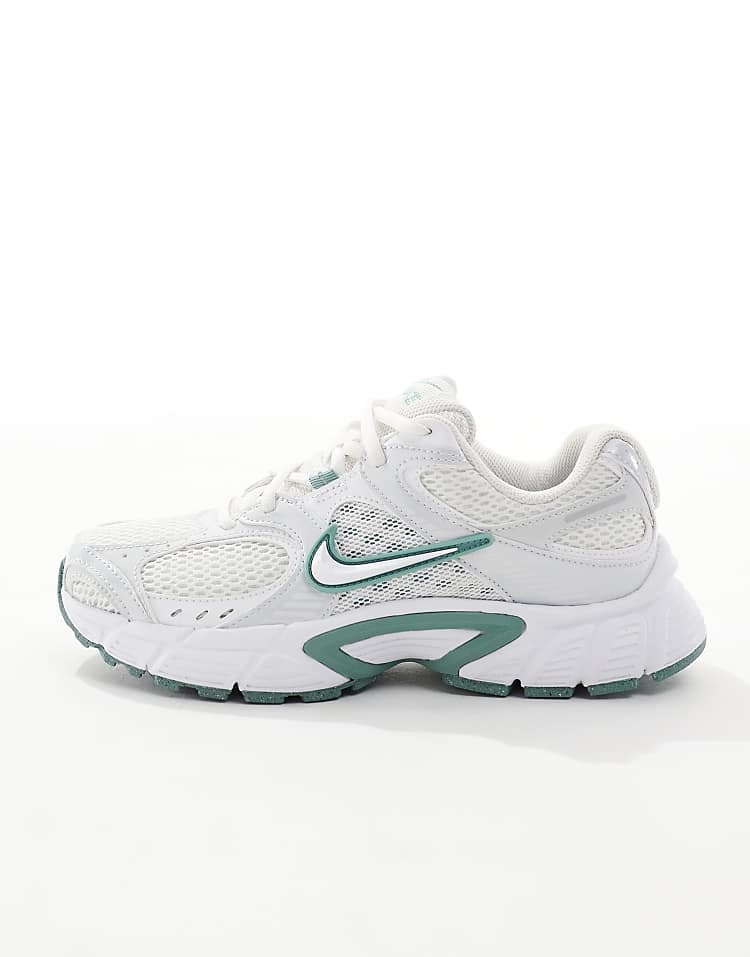https://images.asos-media.com/products/nike-v5-rnr-sneakers-in-white-gray/208019624-2?$n_750w$&wid=750&fit=constrain