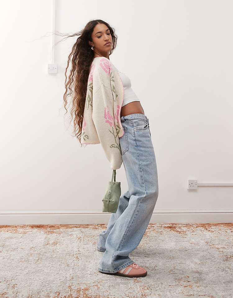https://images.asos-media.com/products/miss-selfridge-floral-edge-to-edge-cardigan/208119222-3?$n_750w$&wid=750&fit=constrain