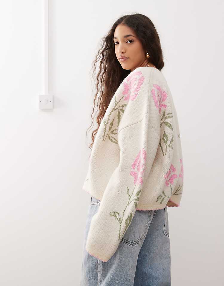 https://images.asos-media.com/products/miss-selfridge-floral-edge-to-edge-cardigan/208119222-4?$n_750w$&wid=750&fit=constrain