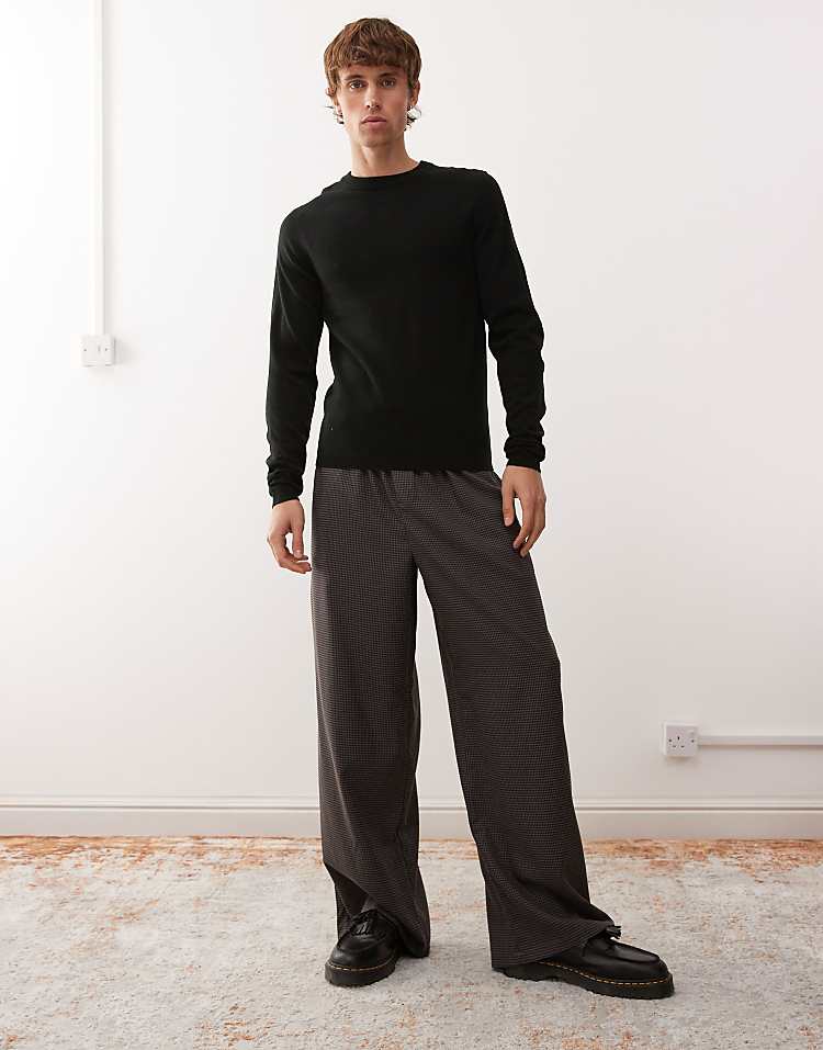 https://images.asos-media.com/products/collusion-slim-knit-sweater-in-black/208178904-2?$n_750w$&wid=750&fit=constrain