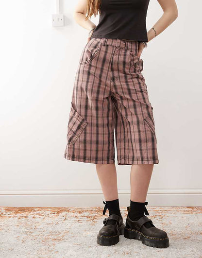 https://images.asos-media.com/products/collusion-baggy-longline-jorts-in-pink-plaid/208186275-5?$n_750w$&wid=750&fit=constrain