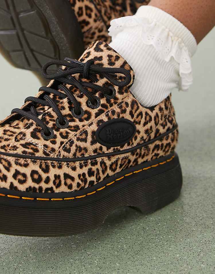 https://images.asos-media.com/products/dr-martens-buzz-5-eye-shoe-in-leopard-print/208318123-4?$n_750w$&wid=750&fit=constrain