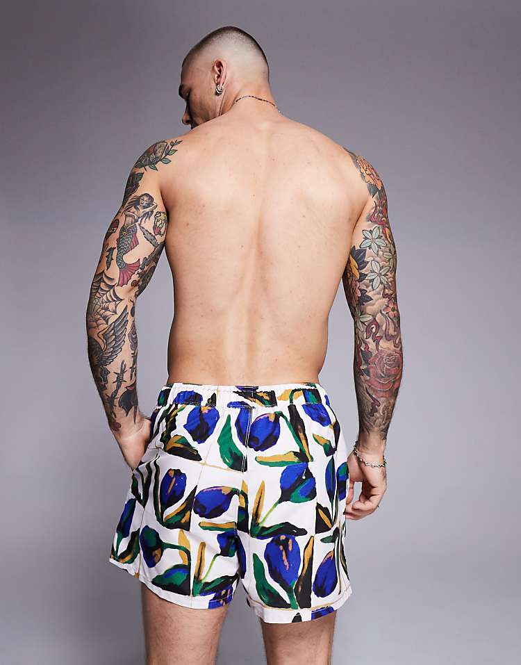 https://images.asos-media.com/products/asos-design-swim-shorts-in-short-length-with-floral-print-in-white/208351513-4?$n_750w$&wid=750&fit=constrain