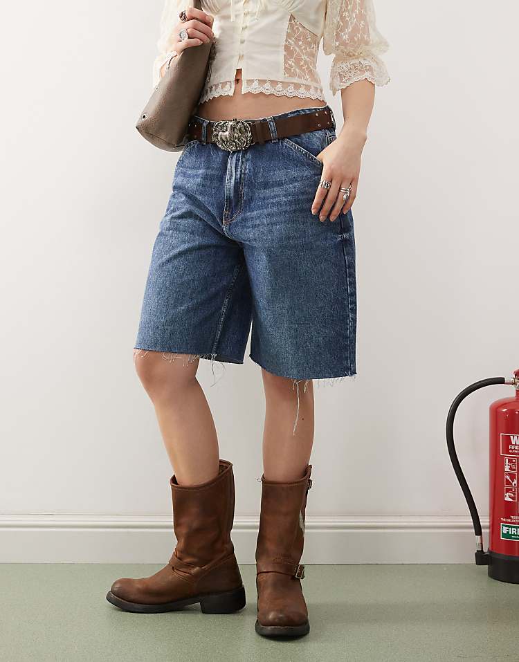 https://images.asos-media.com/products/reclaimed-vintage-low-rise-baggy-denim-jorts-in-mid-blue-wash/208355915-2?$n_750w$&wid=750&fit=constrain