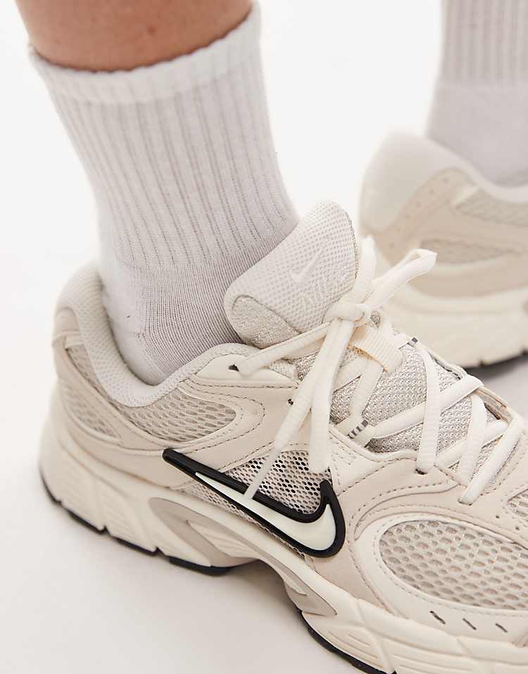 https://images.asos-media.com/products/nike-v5-rnr-sneakers-in-beige/208418155-3?$n_750w$&wid=750&fit=constrain