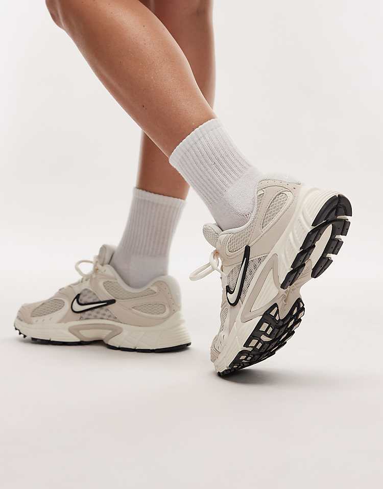 https://images.asos-media.com/products/nike-v5-rnr-sneakers-in-beige/208418155-4?$n_750w$&wid=750&fit=constrain