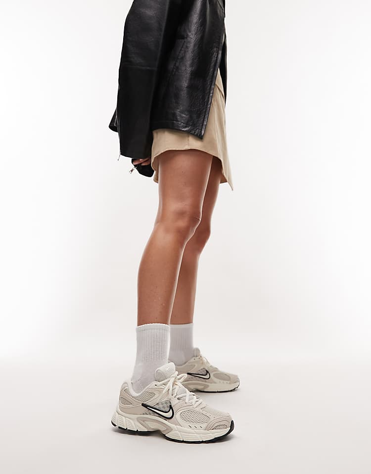 https://images.asos-media.com/products/nike-v5-rnr-sneakers-in-beige/208418155-5?$n_750w$&wid=750&fit=constrain