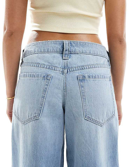 https://images.asos-media.com/products/hollister-curvy-low-rise-super-baggy-raw-hem-jeans-in-light-wash/208447432-4?$n_750w$&wid=750&fit=constrain
