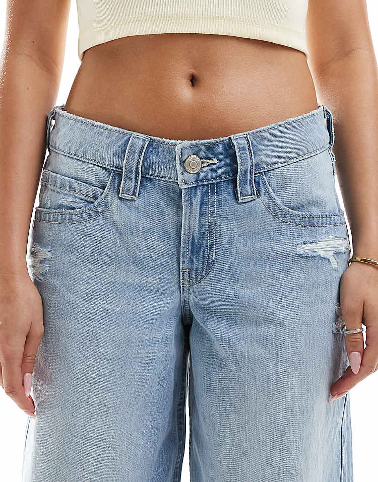 https://images.asos-media.com/products/hollister-curvy-low-rise-super-baggy-raw-hem-jeans-in-light-wash/208447432-5?$n_750w$&wid=750&fit=constrain