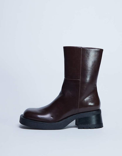 https://images.asos-media.com/products/topshop-nina-chunky-heeled-ankle-boot-in-chocolate/208448699-1-chocolate?$n_750w$&wid=750&fit=constrain
