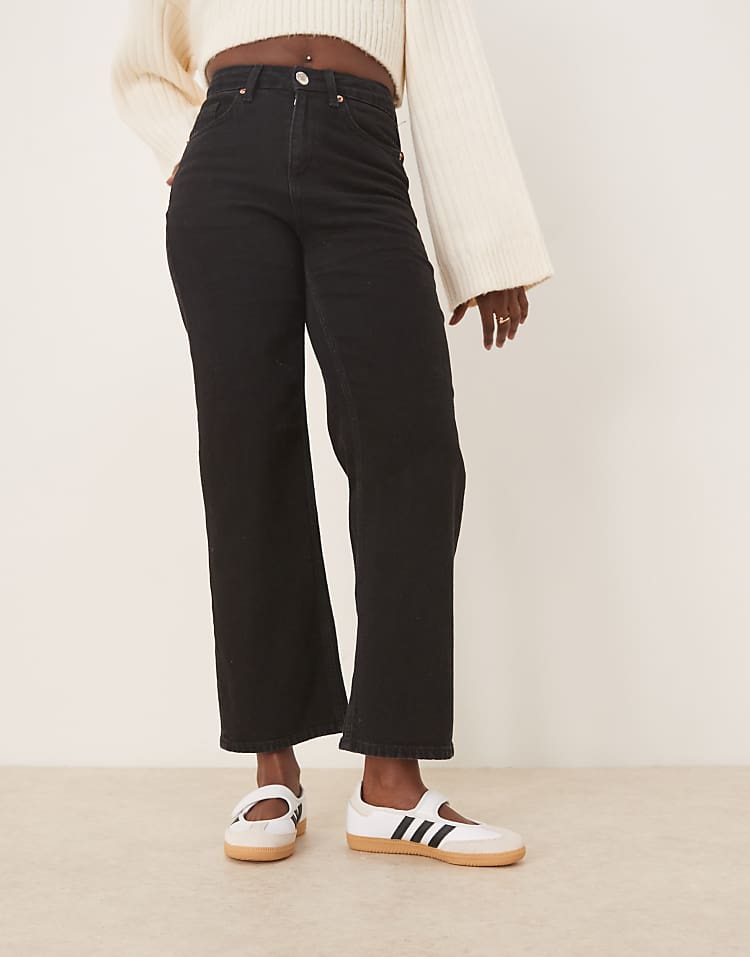 https://images.asos-media.com/products/adidas-originals-samba-mary-jane-ballet-flats-in-white-and-black/208460726-3?$n_750w$&wid=750&fit=constrain