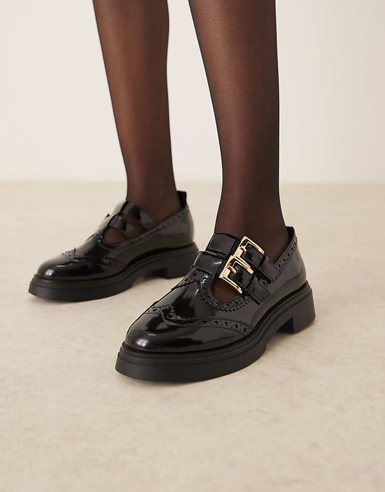 https://images.asos-media.com/products/asos-design-marigold-chunky-buckle-detail-flat-shoes-in-black/208520628-4?$n_750w$&wid=750&fit=constrain