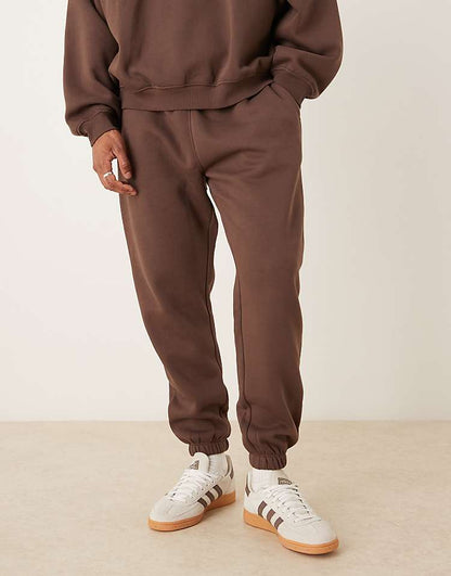 https://images.asos-media.com/products/asos-design-essential-tapered-sweatpants-in-brown/208550330-1-bracken?$n_750w$&wid=750&fit=constrain