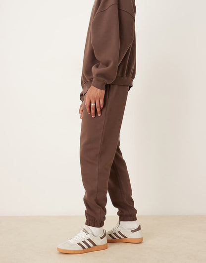 https://images.asos-media.com/products/asos-design-essential-tapered-sweatpants-in-brown/208550330-3?$n_750w$&wid=750&fit=constrain