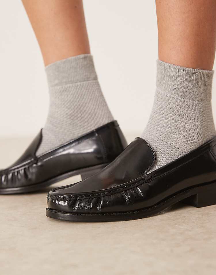 https://images.asos-media.com/products/asos-design-marcel-premium-clean-loafers-in-black-leather/208552660-3?$n_750w$&wid=750&fit=constrain
