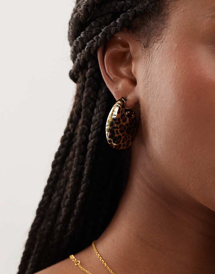 https://images.asos-media.com/products/reclaimed-vintage-chubby-hoop-earrings-in-gold-leopard-print/208564909-1-multi?$n_750w$&wid=750&fit=constrain