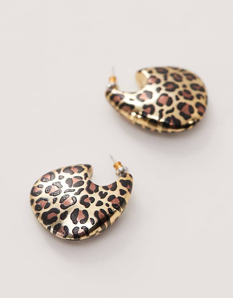 https://images.asos-media.com/products/reclaimed-vintage-chubby-hoop-earrings-in-gold-leopard-print/208564909-2?$n_750w$&wid=750&fit=constrain