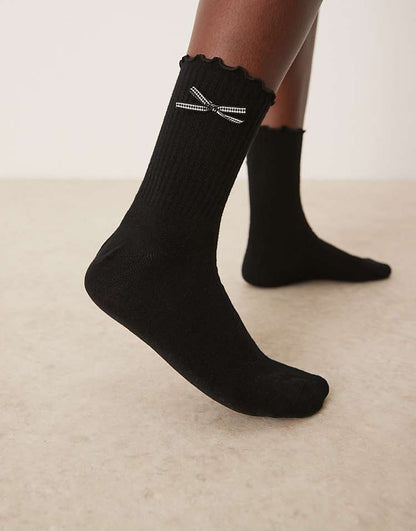 https://images.asos-media.com/products/asos-design-frill-top-gingham-bow-ankle-socks-in-black/208570508-1-black?$n_750w$&wid=750&fit=constrain