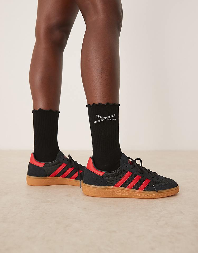 https://images.asos-media.com/products/asos-design-frill-top-gingham-bow-ankle-socks-in-black/208570508-2?$n_750w$&wid=750&fit=constrain
