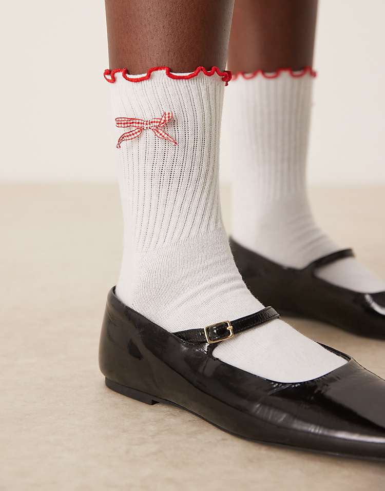 https://images.asos-media.com/products/asos-design-frill-top-socks-with-gingham-bow/208570514-1-white?$n_750w$&wid=750&fit=constrain