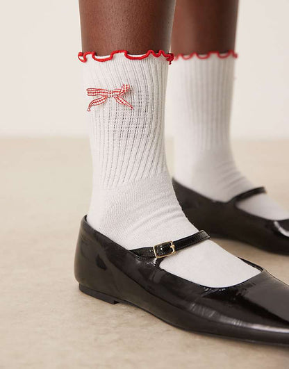https://images.asos-media.com/products/asos-design-frill-top-socks-with-gingham-bow/208570514-1-white?$n_750w$&wid=750&fit=constrain
