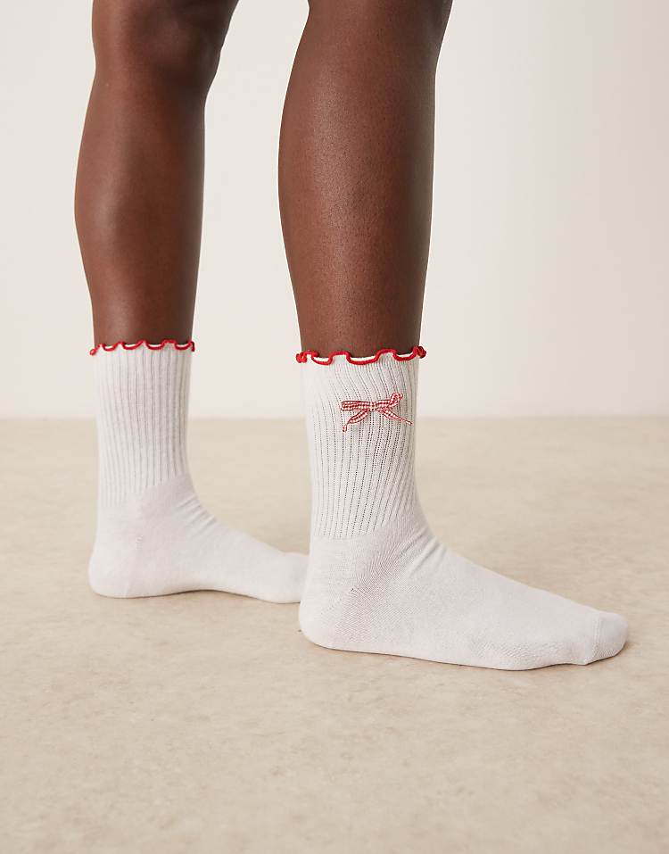 https://images.asos-media.com/products/asos-design-frill-top-socks-with-gingham-bow/208570514-2?$n_750w$&wid=750&fit=constrain