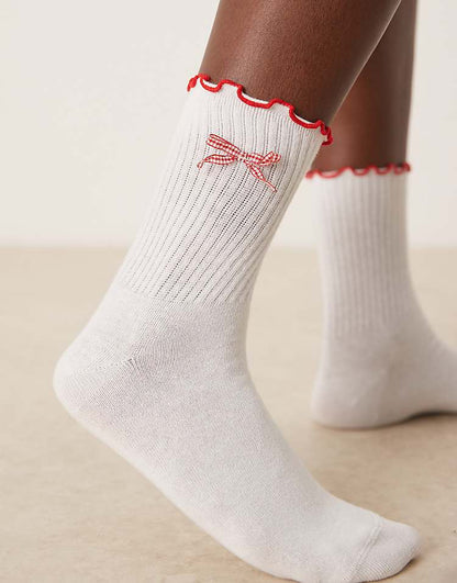 https://images.asos-media.com/products/asos-design-frill-top-socks-with-gingham-bow/208570514-3?$n_750w$&wid=750&fit=constrain