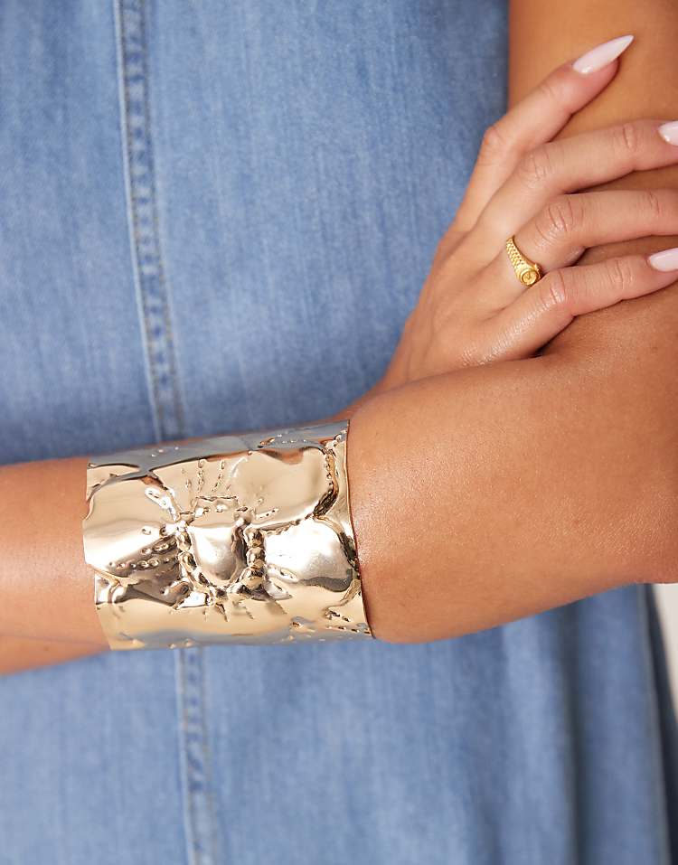 https://images.asos-media.com/products/asos-design-wide-cuff-bracelet-with-floral-design-in-gold-tone/208583154-1-gold?$n_750w$&wid=750&fit=constrain