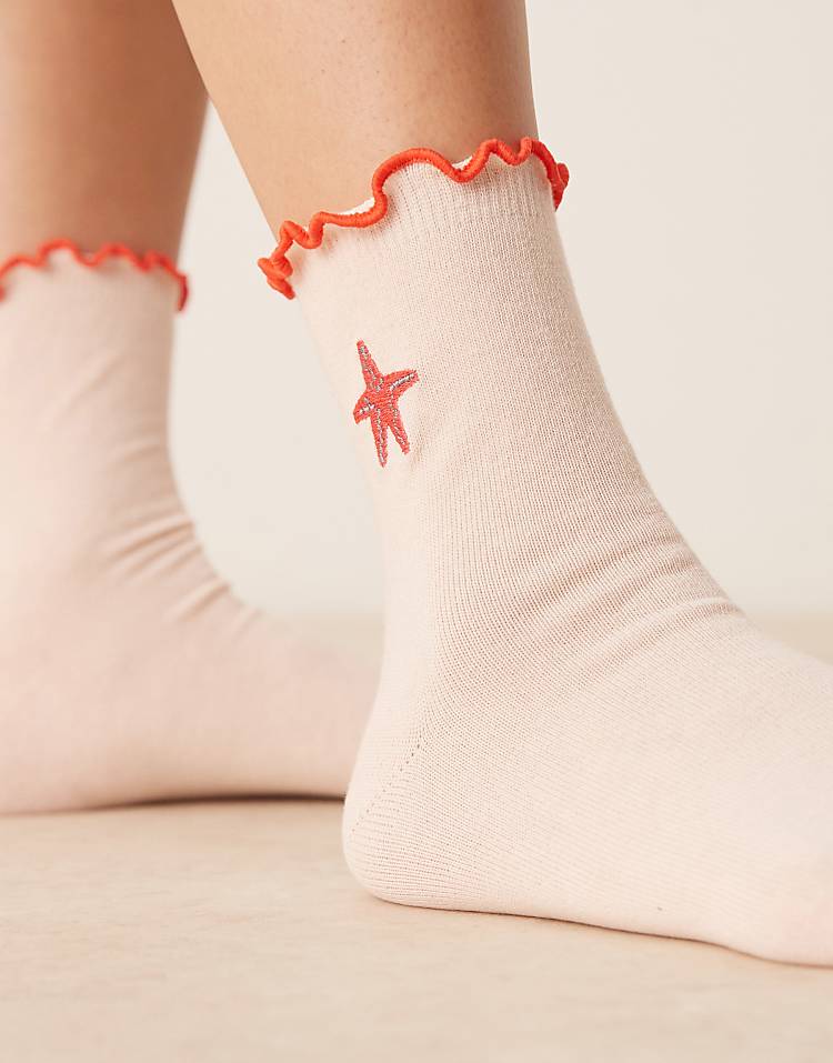 https://images.asos-media.com/products/asos-design-frill-top-socks-with-embroidered-starfish-design-in-pink/208610230-3?$n_750w$&wid=750&fit=constrain