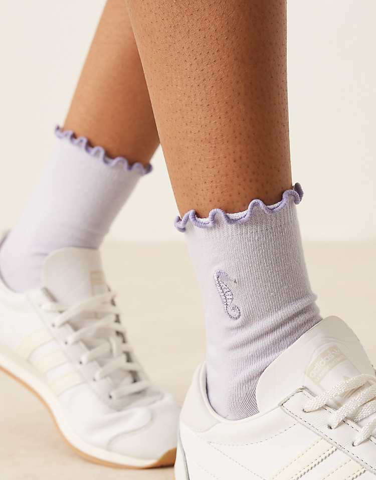 https://images.asos-media.com/products/asos-design-embroidered-sea-horse-socks-in-purple/208610238-3?$n_750w$&wid=750&fit=constrain