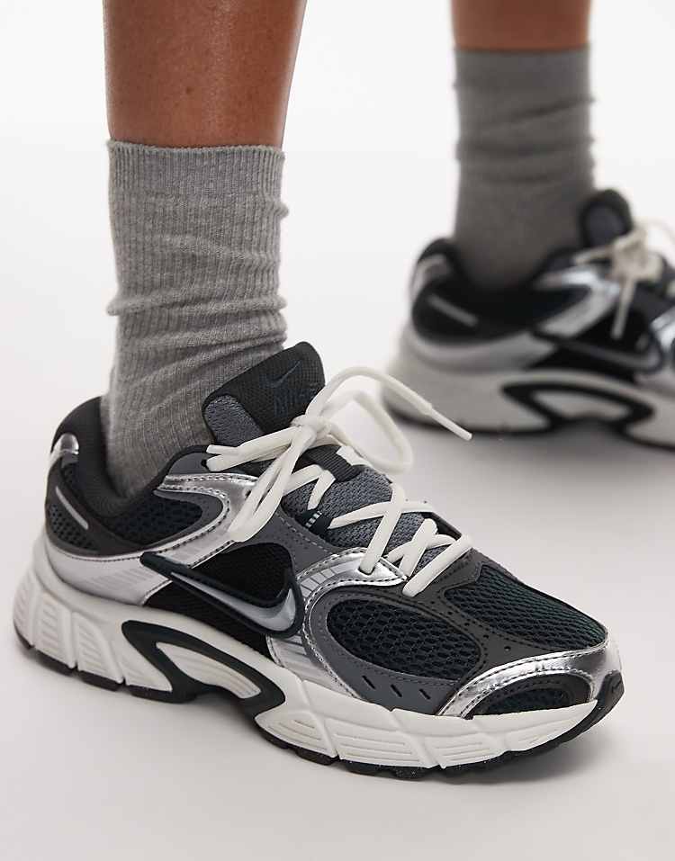 https://images.asos-media.com/products/nike-v5-rnr-sneakers-in-dark-green-and-silver/208616892-5?$n_750w$&wid=750&fit=constrain