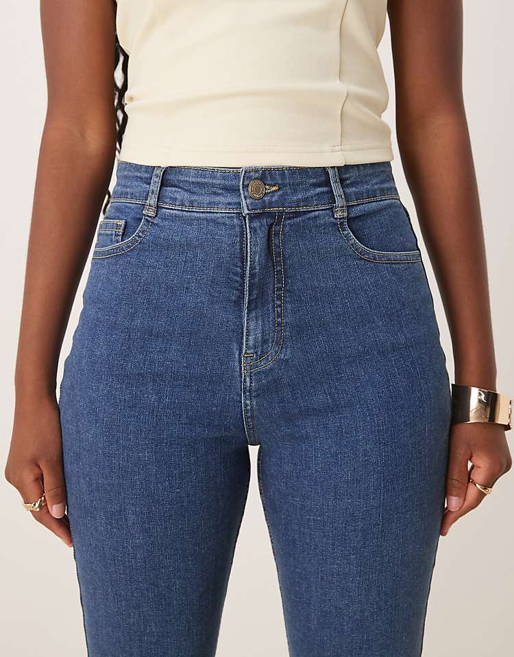 https://images.asos-media.com/products/nobodys-child-capri-slim-leg-jeans-in-blue-wash/208654334-5?$n_750w$&wid=750&fit=constrain