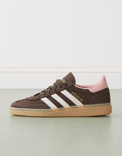 https://images.asos-media.com/products/adidas-originals-handball-spezial-sneakers-in-dark-brown-with-pink-details/208660677-2?$n_750w$&wid=750&fit=constrain
