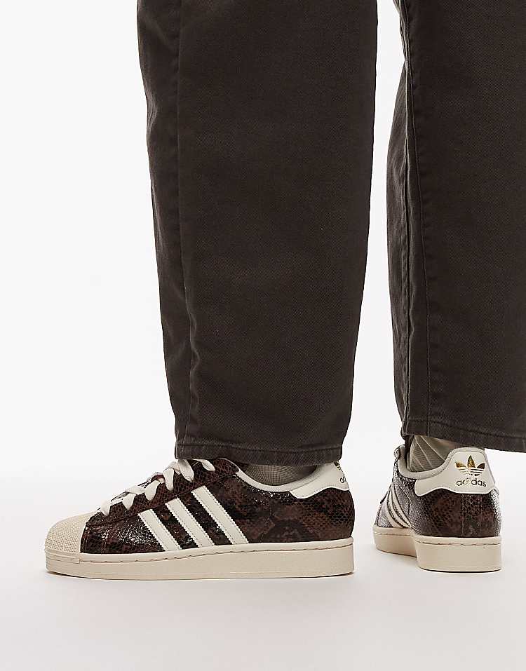 https://images.asos-media.com/products/adidas-originals-superstar-ii-sneakers-in-snake-print/208660811-2?$n_750w$&wid=750&fit=constrain