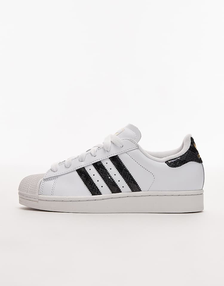 https://images.asos-media.com/products/adidas-originals-superstar-ii-sneakers-in-white-and-snake-print-black/208661548-2?$n_750w$&wid=750&fit=constrain