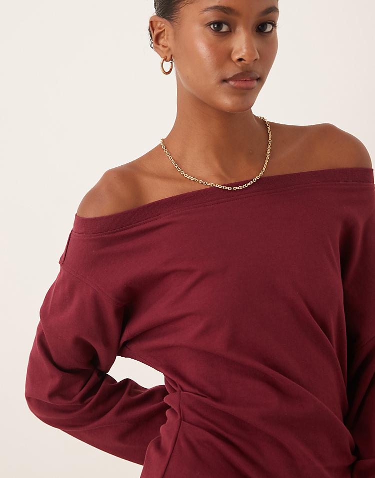 https://images.asos-media.com/products/asos-design-long-sleeve-off-shoulder-corset-waist-tee-in-dark-cherry/208691202-4?$n_750w$&wid=750&fit=constrain