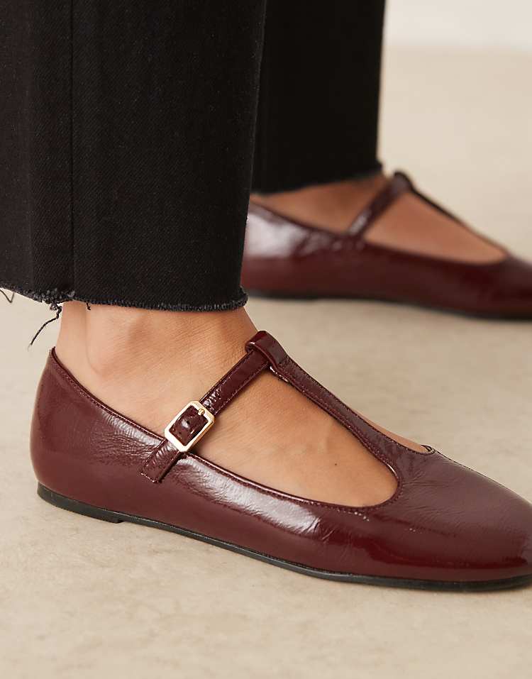 https://images.asos-media.com/products/asos-design-latham-mary-jane-ballet-flats-in-burgundy-patent/208693446-3?$n_750w$&wid=750&fit=constrain