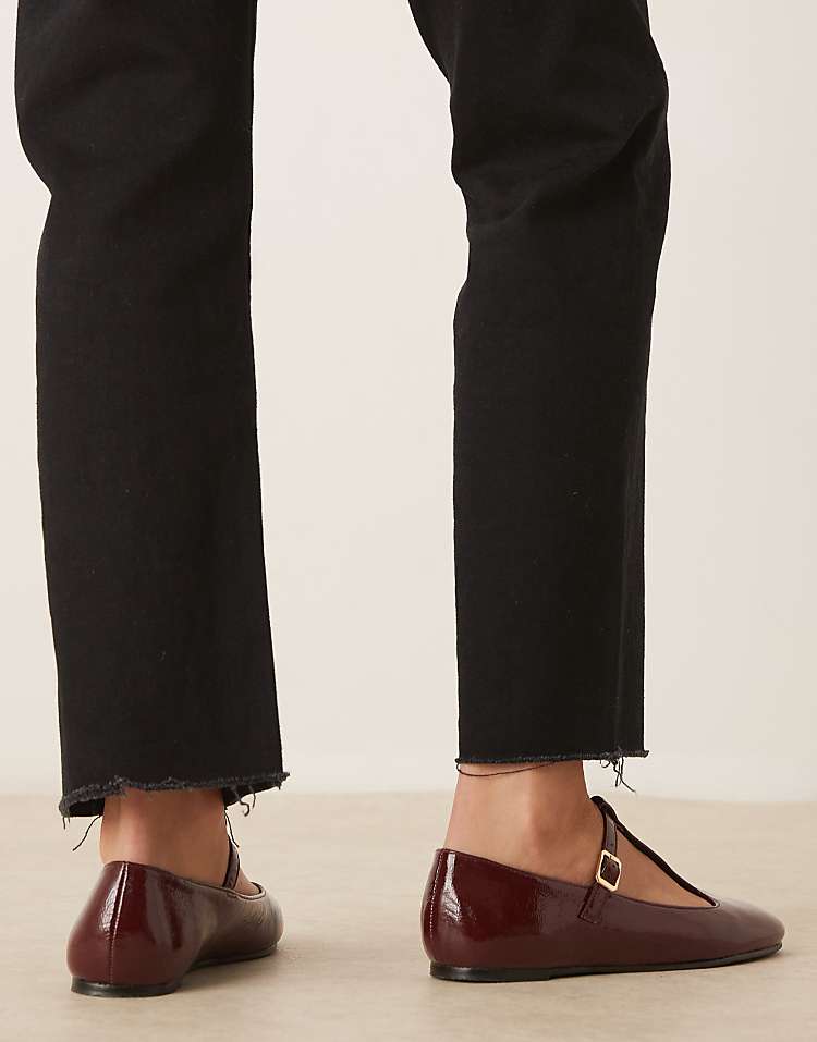 https://images.asos-media.com/products/asos-design-latham-mary-jane-ballet-flats-in-burgundy-patent/208693446-4?$n_750w$&wid=750&fit=constrain