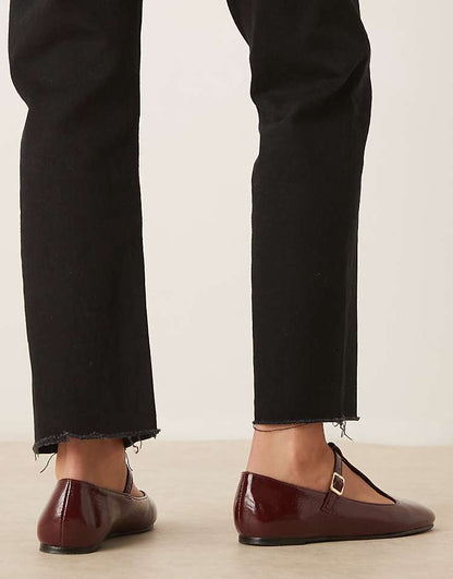 https://images.asos-media.com/products/asos-design-latham-mary-jane-ballet-flats-in-burgundy-patent/208693446-4?$n_750w$&wid=750&fit=constrain