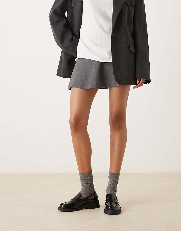 https://images.asos-media.com/products/asos-design-minerva-loafers-in-black/208693447-2?$n_750w$&wid=750&fit=constrain