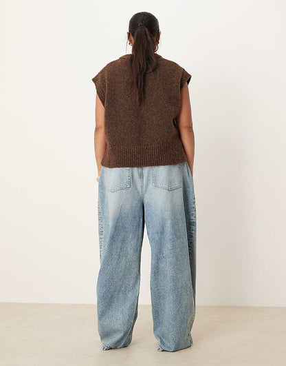https://images.asos-media.com/products/asos-design-curve-high-waist-barrel-jeans-in-pale-vintage-wash/208706191-2?$n_750w$&wid=750&fit=constrain