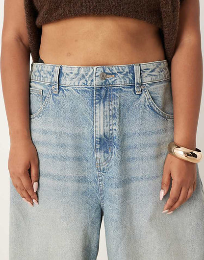 https://images.asos-media.com/products/asos-design-curve-high-waist-barrel-jeans-in-pale-vintage-wash/208706191-4?$n_750w$&wid=750&fit=constrain