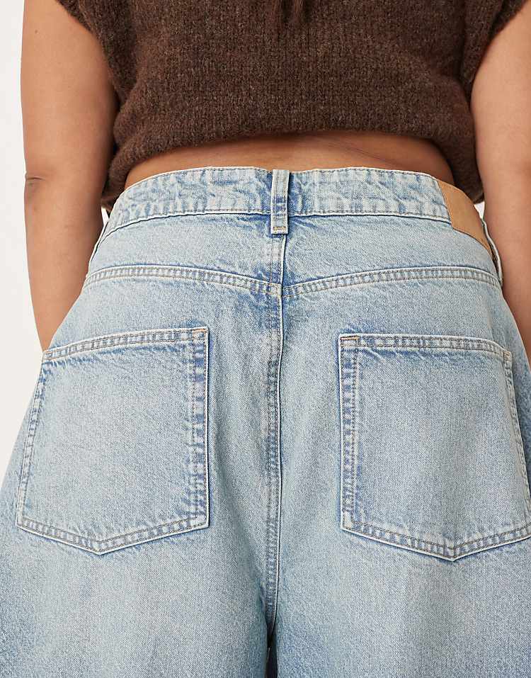https://images.asos-media.com/products/asos-design-curve-high-waist-barrel-jeans-in-pale-vintage-wash/208706191-5?$n_750w$&wid=750&fit=constrain