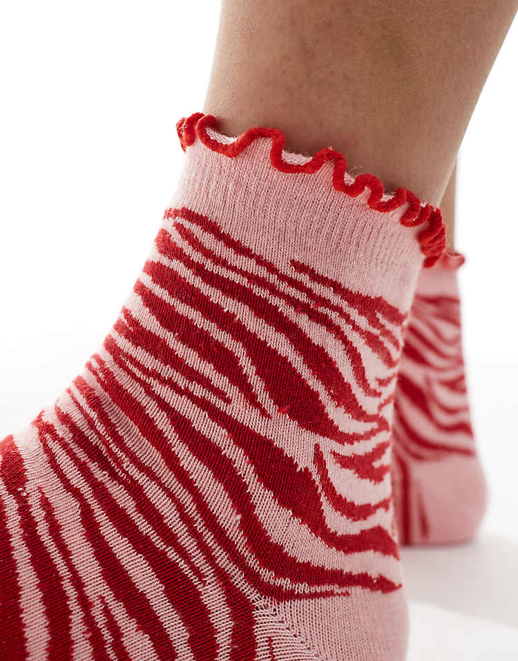 https://images.asos-media.com/products/asos-design-frill-top-socks-in-pink-and-red-zebra/208709456-2?$n_750w$&wid=750&fit=constrain