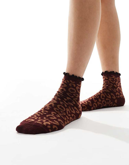 https://images.asos-media.com/products/asos-design-frill-top-socks-in-burgundy-leopard/208709464-1-burgundy?$n_750w$&wid=750&fit=constrain