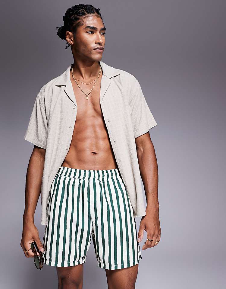 https://images.asos-media.com/products/asos-design-swim-shorts-in-mid-length-in-green-stripe/208750197-1-green?$n_750w$&wid=750&fit=constrain
